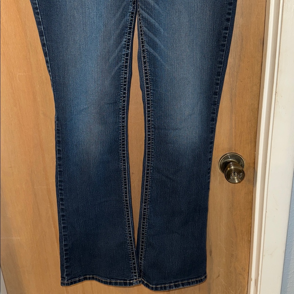 Wallflower Dark Blue Mid-rise Bootcut Jeans Women's Size 15
Button Pockets - Picture 3 of 6